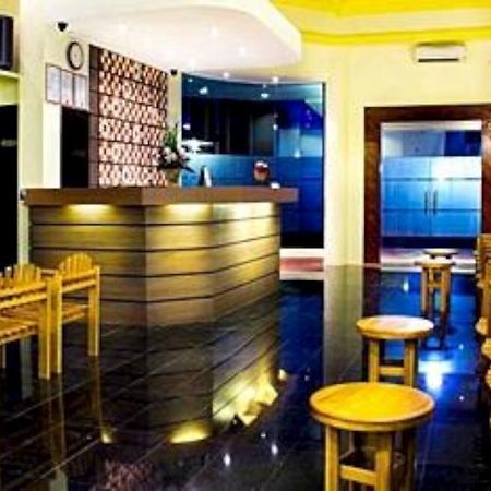 Mervit Hotel Padang  Exterior photo